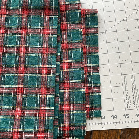 Large piece of green/red tartan plaid wool, woven fabric, 1.5 yards,  54" wide - Picture 3 of 8